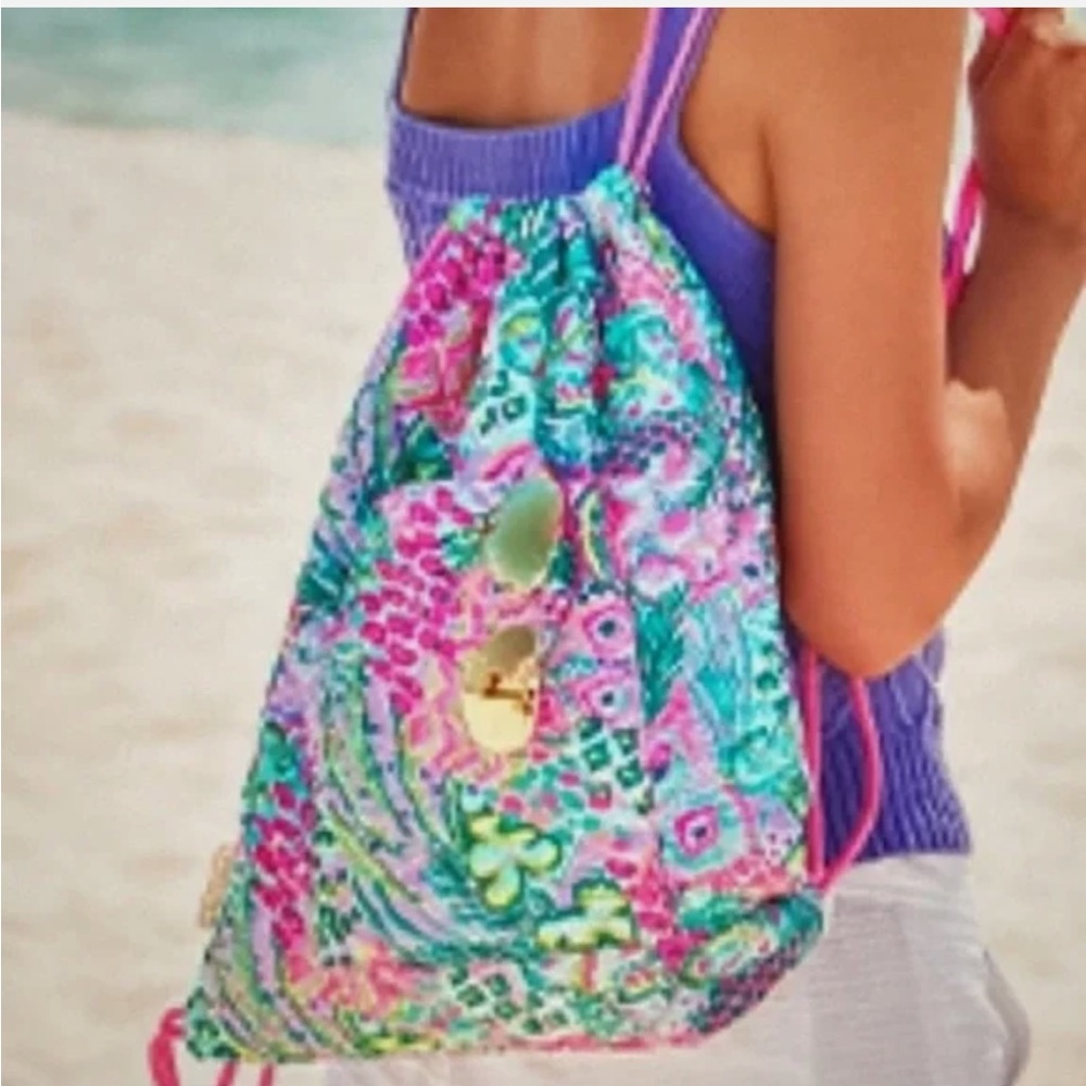 Lilly Pulitzer Quilted Drawstring Backpack in Banana Split New - Picture 2 of 10